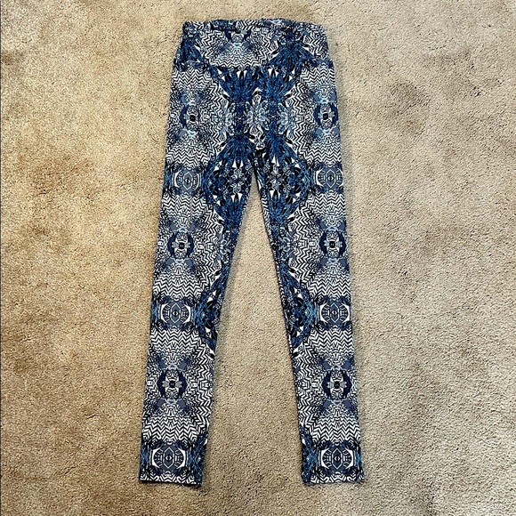LuLaRoe Pants - LuLaRoe Blue and White Patterned Leggings